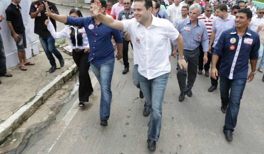 Em Feira Grande, Renan Filho e Luciano realizaram caminhada