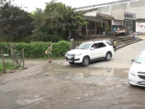 [Vídeo] Buracos atormentam condutores em locais de grande movimento no município de Arapiraca