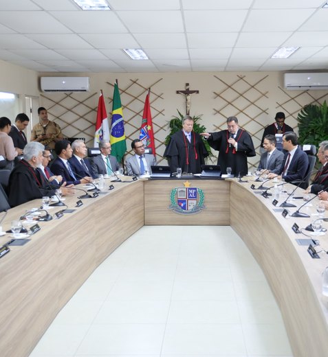 Lean Araújo toma posse e inicia novo mandato à frente do Ministério Público de AL