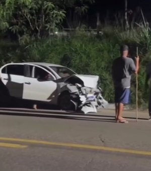 Cinco pessoas ficam feridas em colisão entre dois carros na BR-316, em Palmeira dos Índios