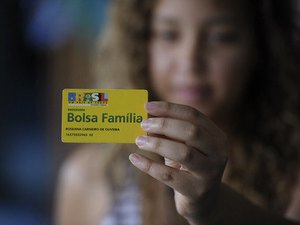 Governo vai revisar 7,5 milhões de benefícios para novo Bolsa Família