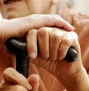 Mulher suspeita de aplicar golpes com empréstimos falsos contra idosos é presa em Estrela de Alagoas