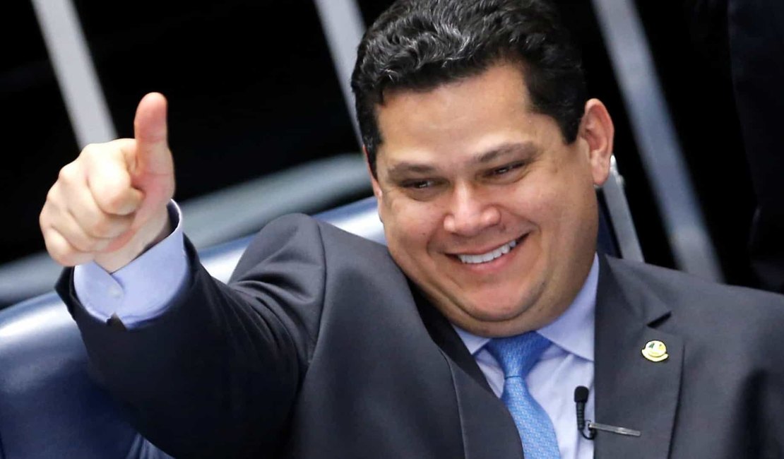 Candidato de Alcolumbre segue à frente na corrida do Senado