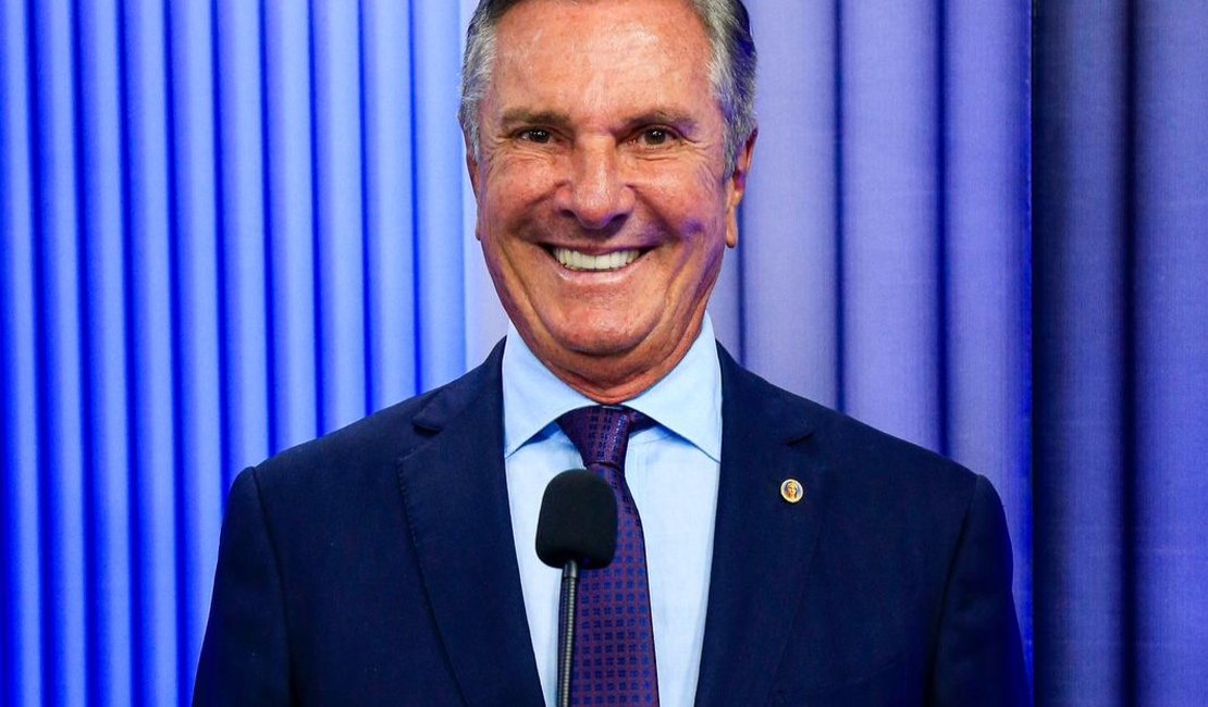 Ex-presidente Fernando Collor deixa presídio e cumpre pena em prisão domiciliar em Maceió