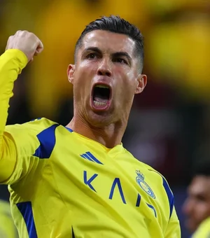 Cristiano Ronaldo se torna o primeiro bilionário do futebol após contrato