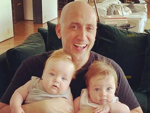 Paulo Gustavo sobre rotina com os gêmeos: “Virei dona Hermínia”