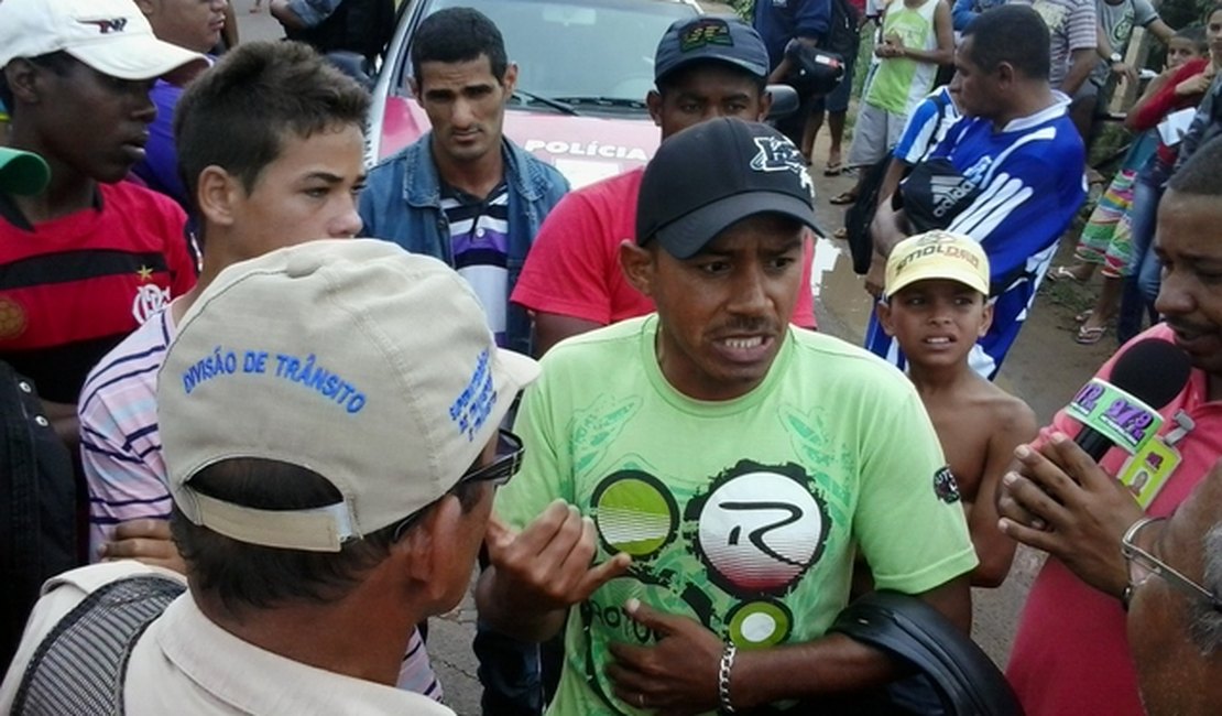 Após protesto, prisão e rodovia bloqueada, população libera pista