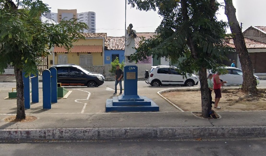 Praça 13 de Maio é memorial da abolição da escravatura na capital