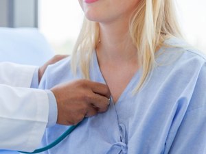 Consulta médica por IA: especialista alerta sobre os riscos da prática