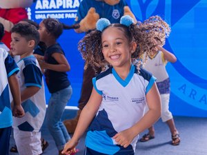 Luciano Barbosa assina ordem de serviço para construção de duas creches em Arapiraca