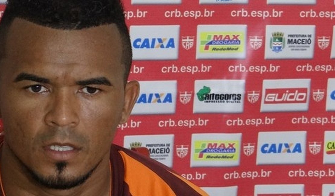 Zé Carlos dedica os gols a massagista e elogia torcida