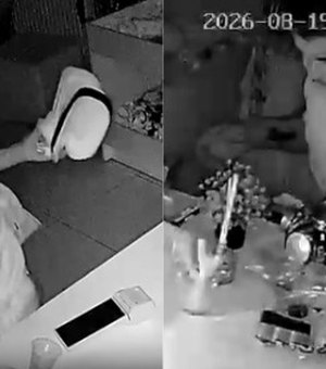[Vídeo] Loja é invadida pelo telhado e tem prejuízo de R$ 2 mil em Arapiraca