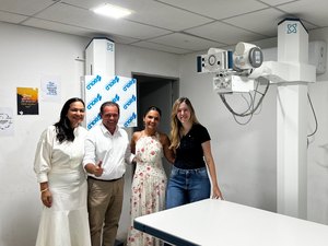 Cibele Moura destina recursos para novo aparelho de raio-X em hospital de Capela