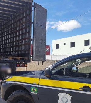 PRF recupera em Canapi caminhão que teve carga de charque roubada