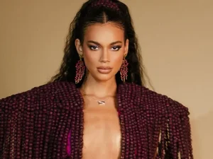 Ex-BBB Alane Dias é atropelada por moto no Rio