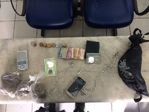 Jovem é preso com maconha em Guaxuma