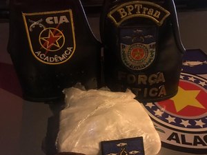 Jovem é presa com 700 gramas de cocaína dentro de ônibus