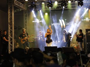 Cantora Walkyria Santos encerra programação festiva de Canafístula em Palmeira dos Índios