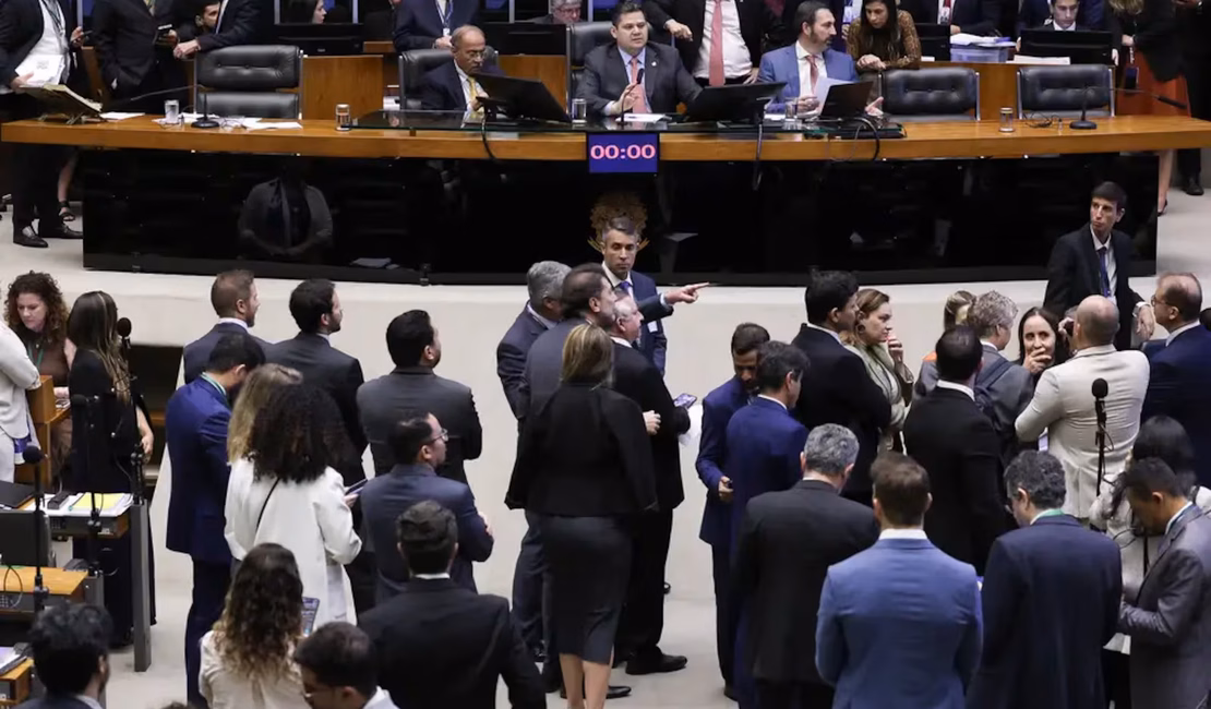 Congresso aprova LDO com previsão de salário mínimo de R$ 1.627 para 2026