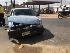 Professora da Ufal se envolve em acidente na AL 220, em Arapiraca 