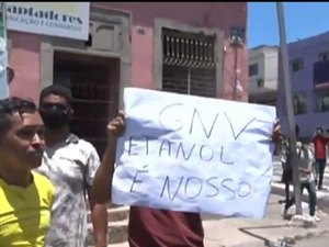 Motoristas por app bloqueiam ruas do Centro contra valor de combustíveis