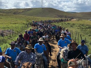 Cavalgada dos Amigos homenageia vaqueiro em Novo Lino