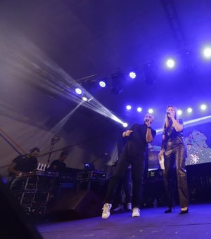 Segunda noite da Romaria de Frei Damião faz sucesso com show da cantora Adriana Arydes