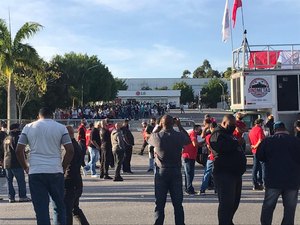 Funcionários da LG recusam proposta de indenização e iniciam greve na fábrica em Taubaté