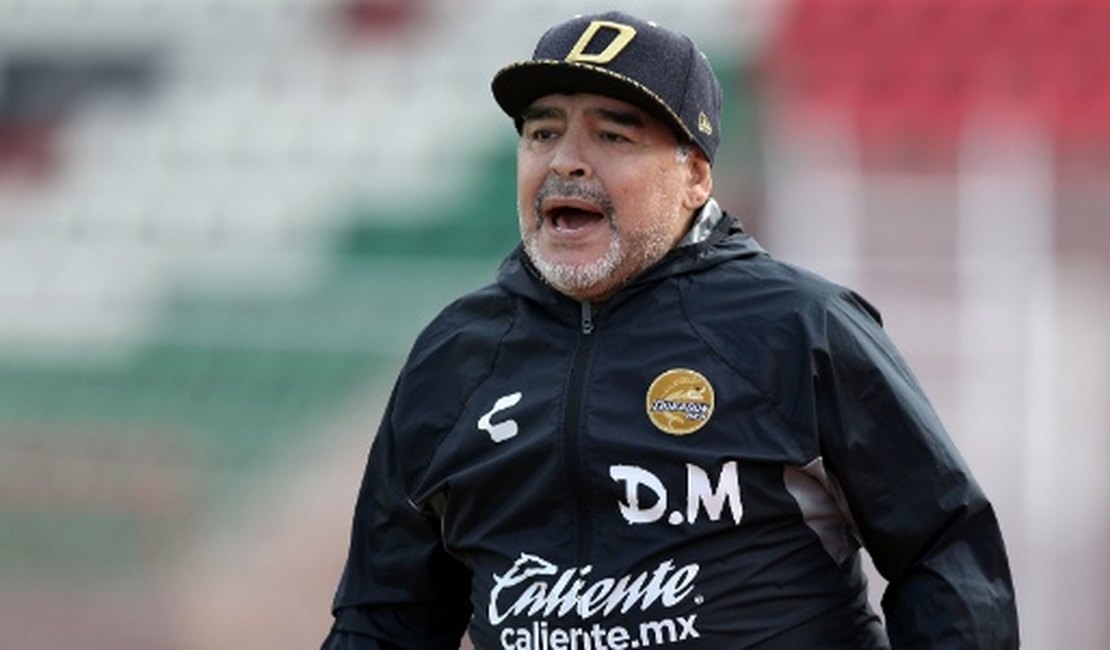 Sangramento no estômago faz Maradona ser internado em Buenos Aires