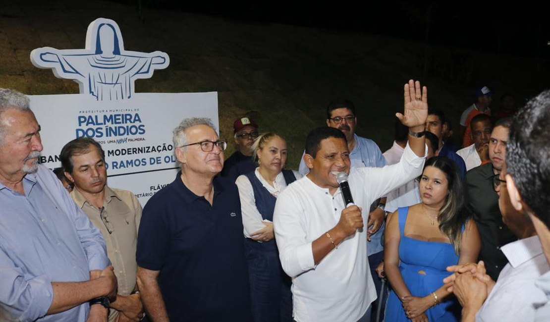 Júlio Cezar entrega Largo Sebastião Ramos de Oliveira