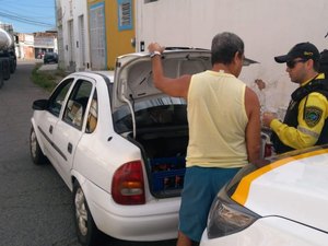 Veículos são removidos por transporte irregular de passageiros