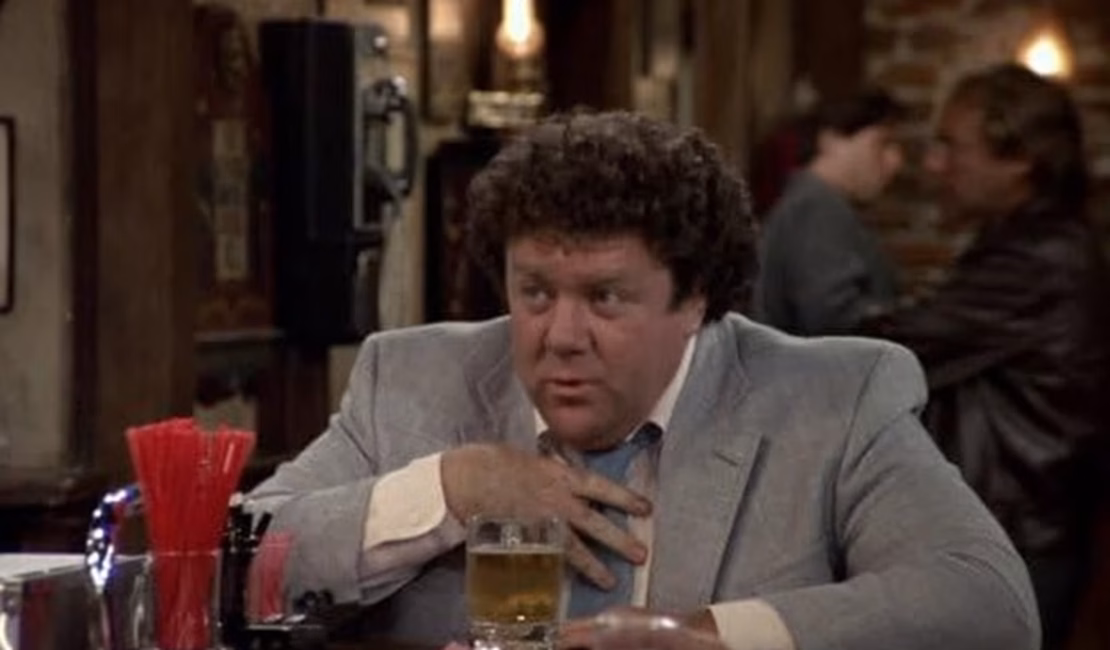 Morre George Wendt, estrela da sitcom Cheers, aos 76 anos