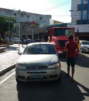 Sem dar preferência, condutores provocam acidente no Centro de Arapiraca