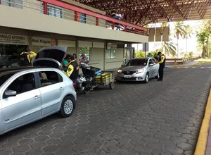 Veículos são removidos pela SMTT por GNV irregular