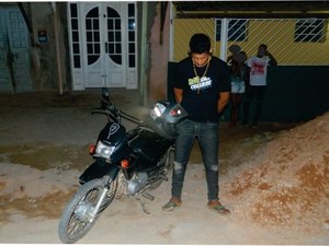 PM prende assaltante e recupera moto roubada