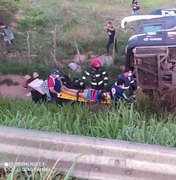[ Vídeo]  Ônibus com Devinho Novaes e banda tomba na BR 101, em São Sebastião