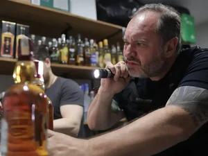 Fiscalização apreende mais de 7 mil garrafas de bebidas em São Paulo