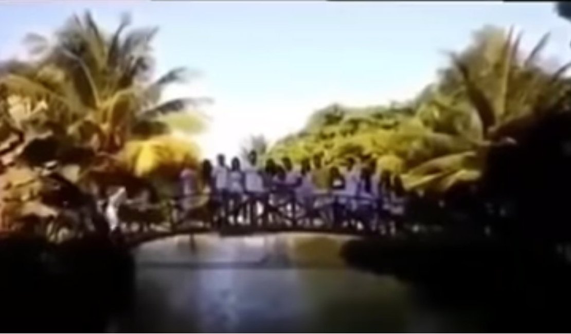 Vídeo: ponte desaba com estudantes em Rondônia
