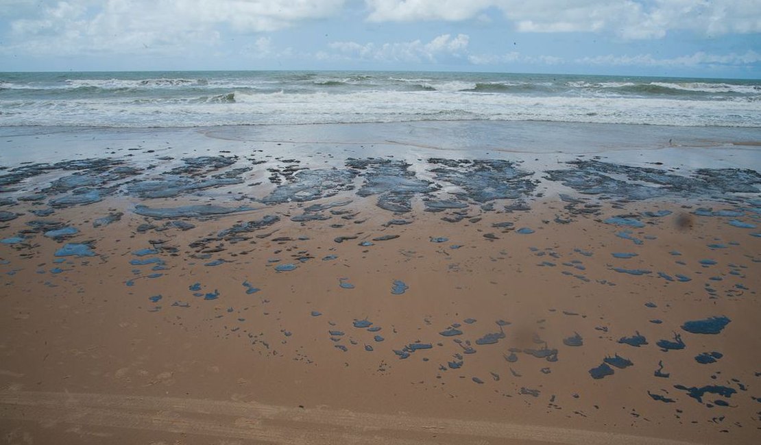 Pesquisador da Ufal alerta para o impacto das manchas de petróleo no litoral