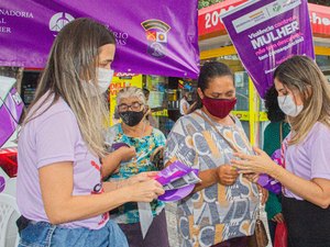 Ações de combate à violência contra a mulher são levadas para praça pública em Arapiraca