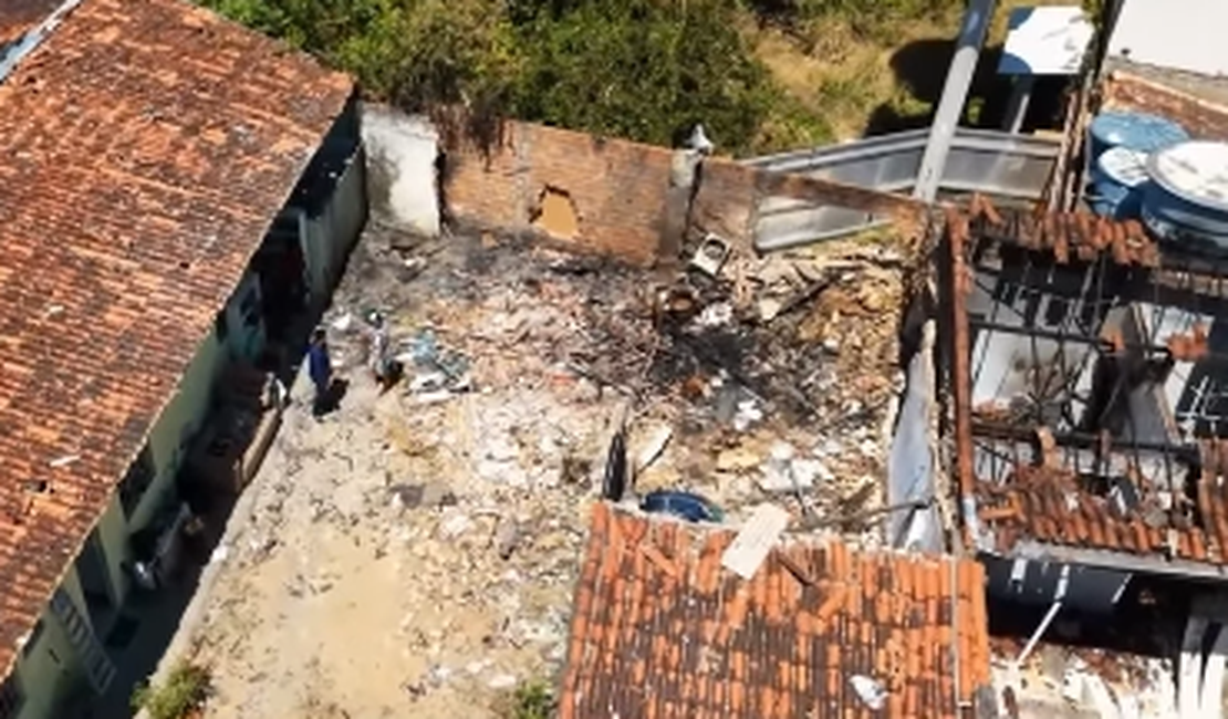 Moradores relatam prejuízos em imóveis vizinhos a depósito que explodiu em Arapiraca