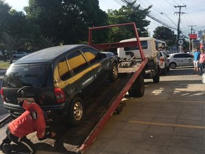 Fiscalização remove veículos por transporte clandestino