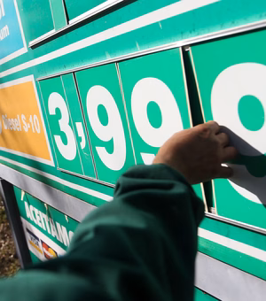 Governo federal prorroga subsídio de R$ 2,12 no diesel por mais 30 dias