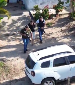 [Vídeo] Acusado de matar idoso com golpes de facão em Arapiraca é preso em Coruripe