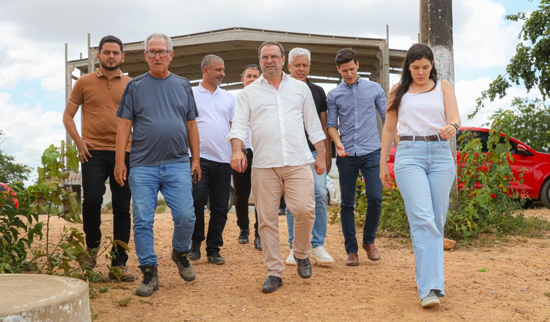 Prefeito Luciano e secretários visitam o Morro Santo da Massaranduba