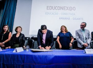 Rui Palmeira lança Projeto Educonex@o para escolas de Maceió