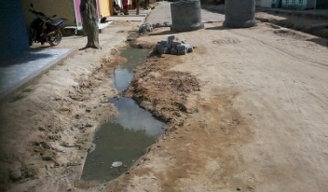 Obra inacabada causa transtornos a moradores do bairro Nova Esperança