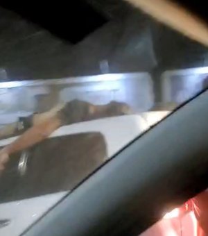 Ciclista é atropelado e arremessado sobre carro perto do Viaduto da PRF, em Maceió