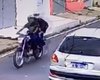 Homem sofre tentativa de assalto por dupla em moto enquanto pedalava