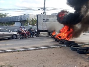 [Vídeo] Após assassinato de motorista por app, categoria bloqueia pontos da capital